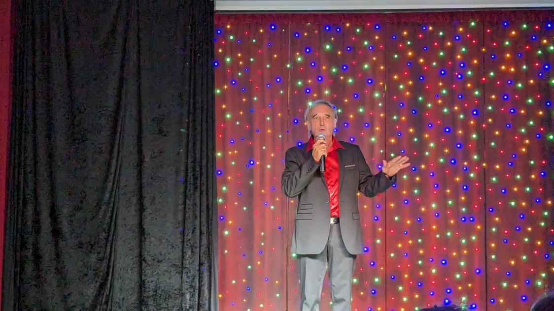 Lylian chante Aznavour au Galaxy de Plaines-Saint-Lange